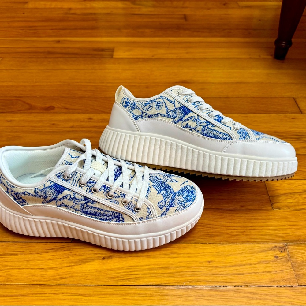 Chinoiserie Pattern Blue & White Canvas Toile Platform Sneakers NIB - Picture 6 of 11